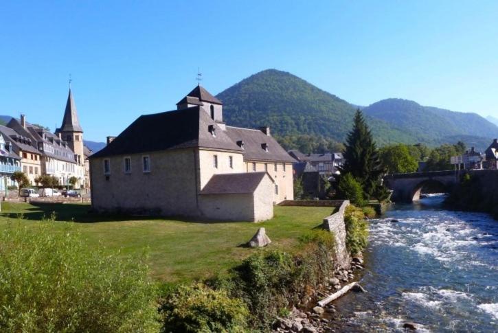 Agreable Maison Au Centre D'Arreau Pour 8 Pers エクステリア 写真